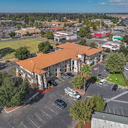 Hillstone Inn Tulare, Ascend Hotel Collection Extérieur photo