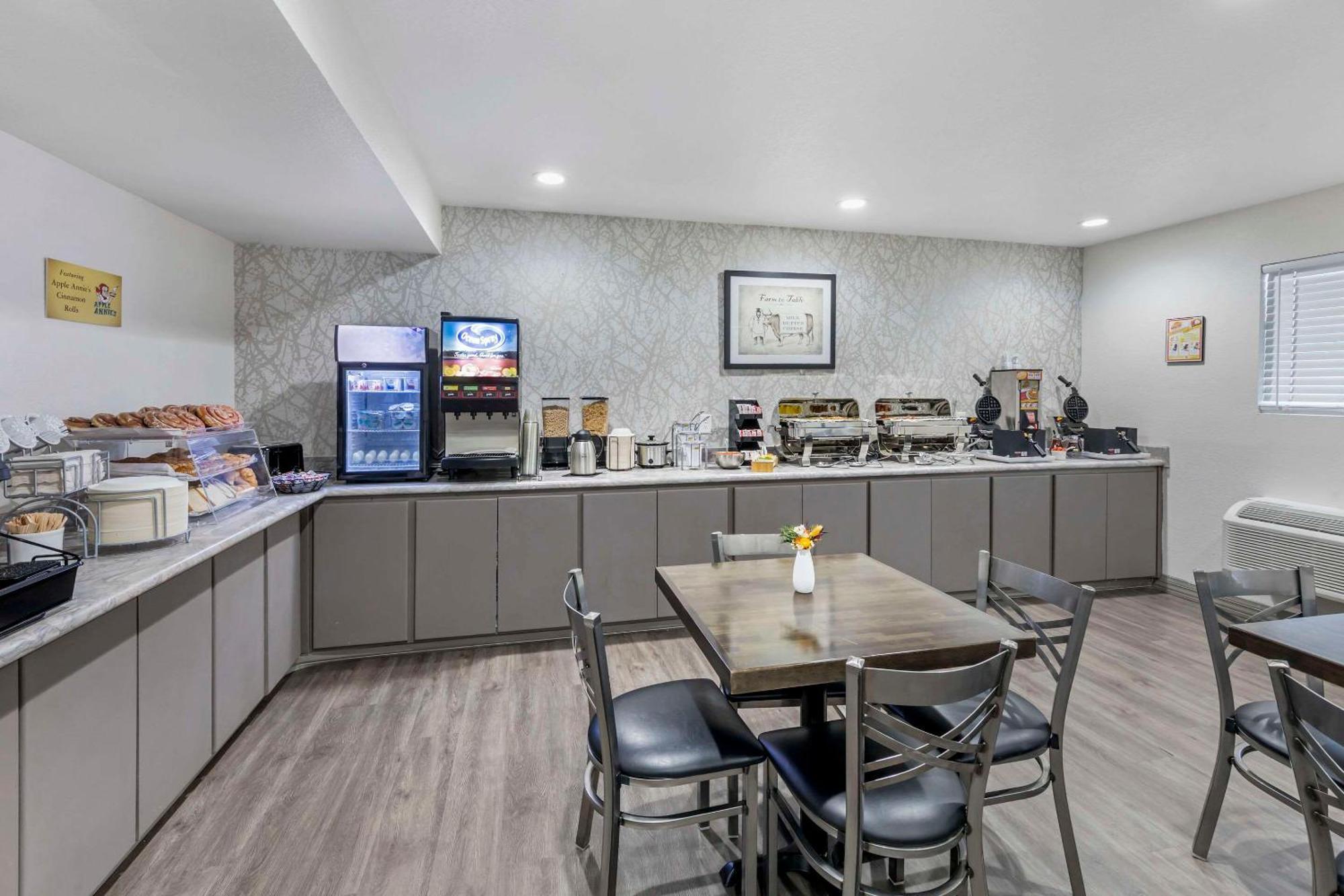 Hillstone Inn Tulare, Ascend Hotel Collection Extérieur photo
