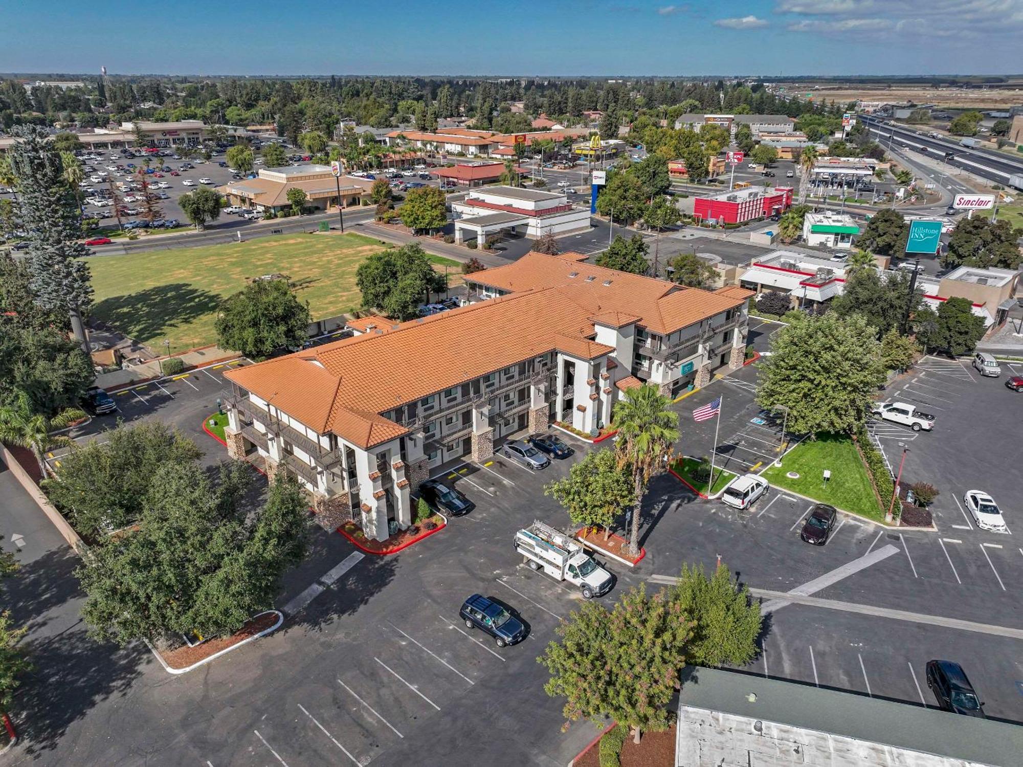 Hillstone Inn Tulare, Ascend Hotel Collection Extérieur photo