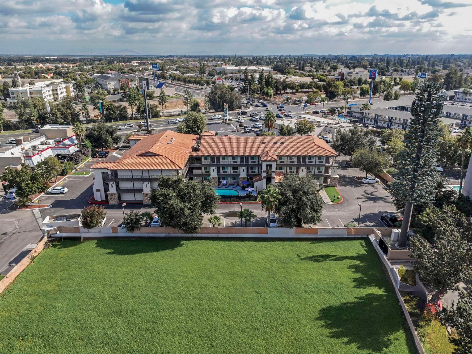 Hillstone Inn Tulare, Ascend Hotel Collection Extérieur photo