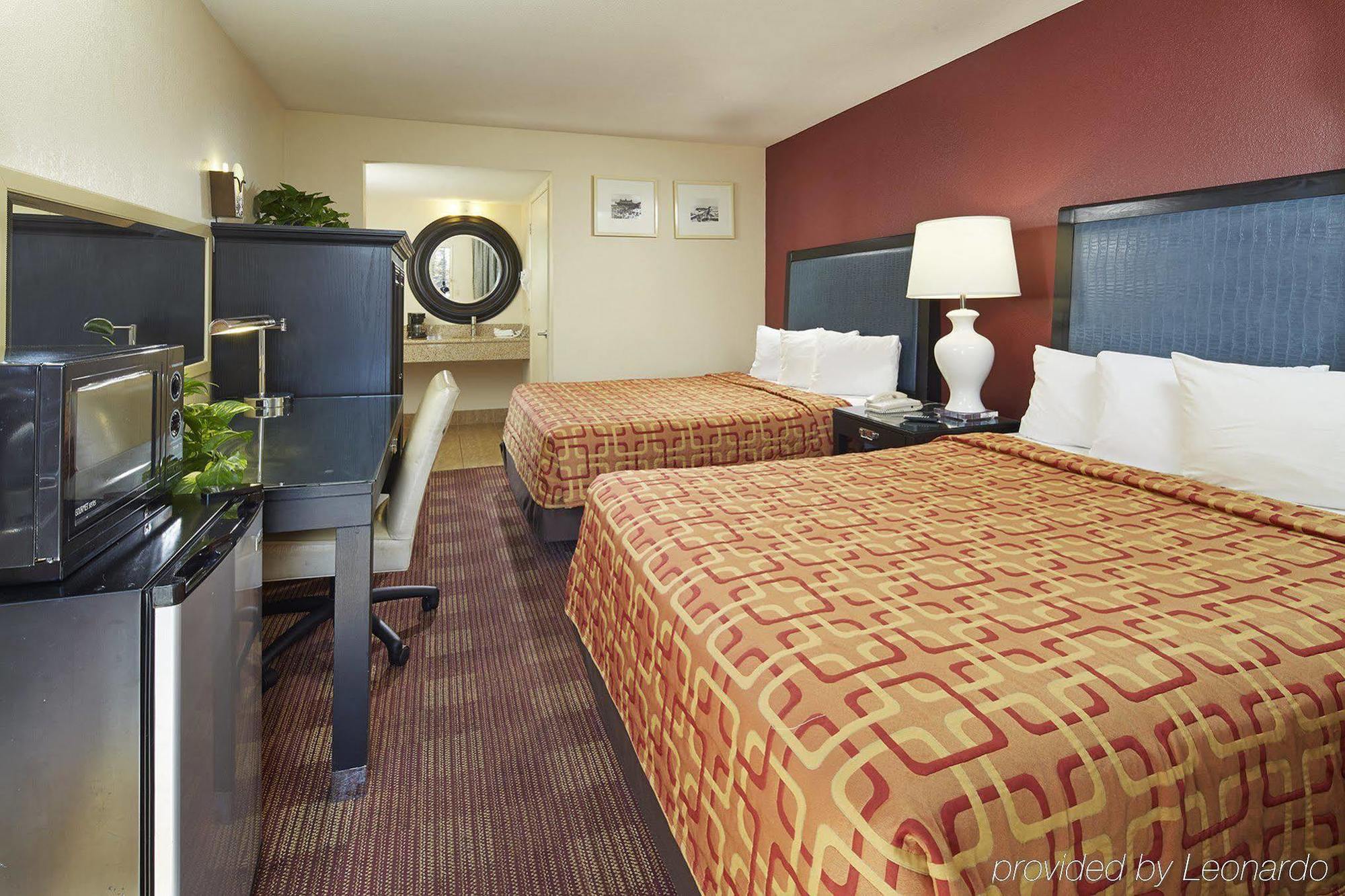 Hillstone Inn Tulare, Ascend Hotel Collection Extérieur photo